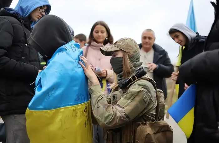 俄乌冲突第789天，通过27张照片，看看炮火下真正的乌克兰